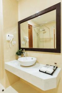 Paragon House and Residence - 22