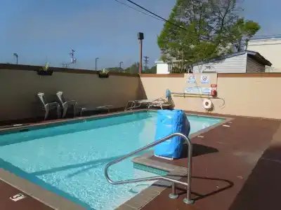 Sundial Inn - 9