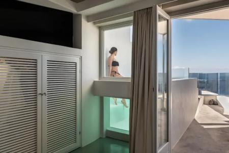 West East Suites - 89