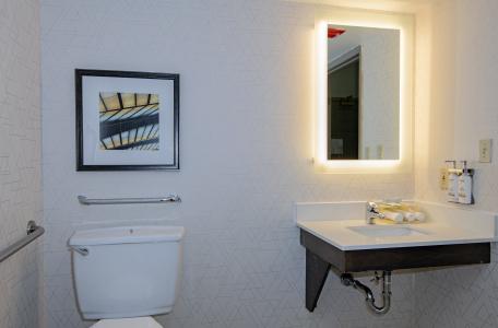 Rodeway Inn & Suites - 7