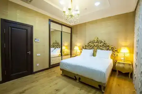Royal Residence - 110