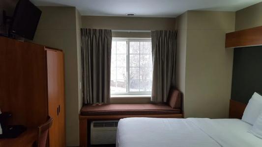 Microtel Inn & Suites by Wyndham - 11