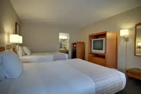 Vagabond Inn Executive Old Town - 1