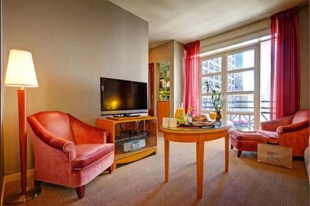 Giraffe by Library Hotel Collection - 96