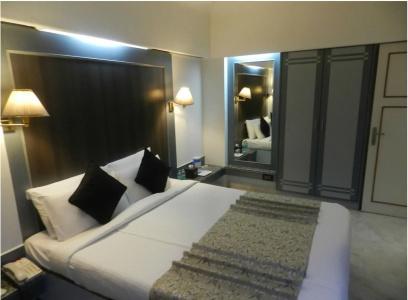 The Emerald & Executive - 14