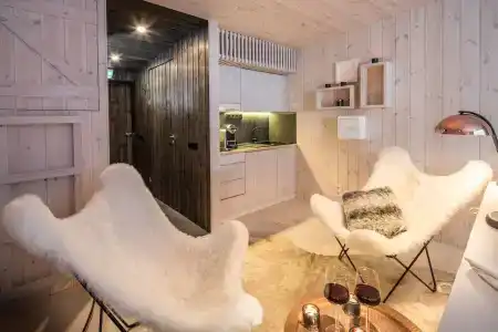 Arctic TreeHouse - 1
