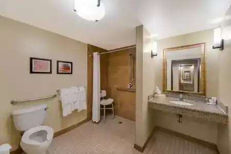 Comfort Suites West - 9