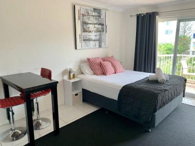 Outrigger Burleigh - 1