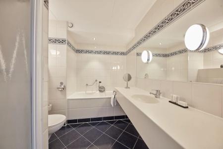 Carlton Square - 76