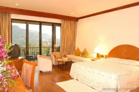 Earl's Regency - 4