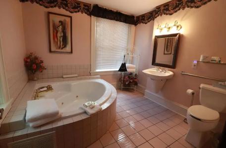 Inn at 835 Boutique - 54