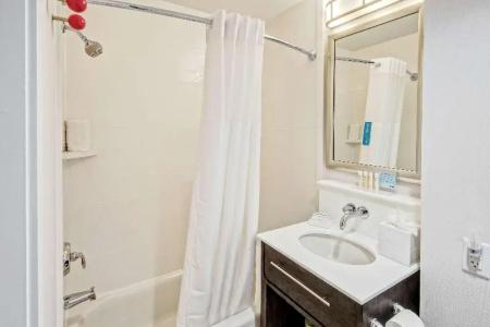 Hampton Inn Miami Beach - Mid Beach - 49
