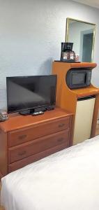 Travelers Inn - 33