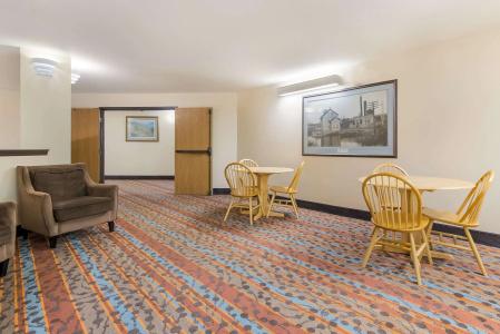 Sleep Inn Airport - 4