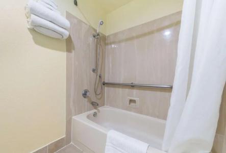 Quality Inn - 29