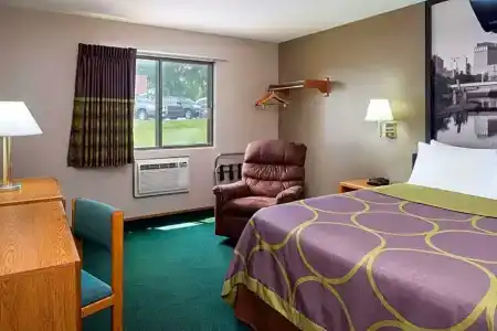 Super 8 by Wyndham NE - 13