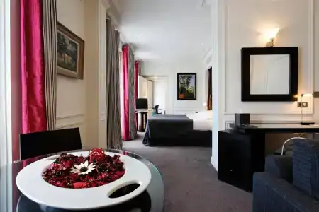 La Tremoille Paris - 69