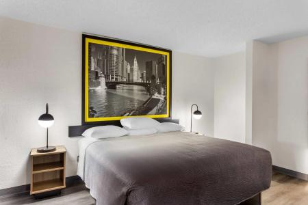 Super 8 by Wyndham Chicago IL - 1