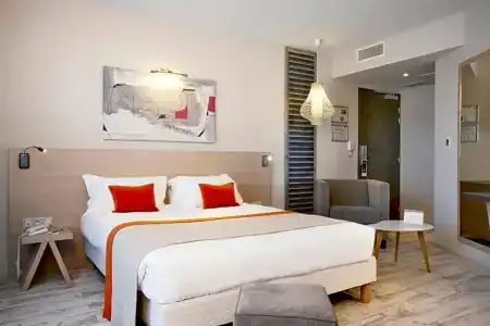 Kyriad Prestige Vannes Centre-Palais des Arts - 59