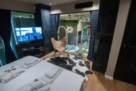 Central Park Residence - 142