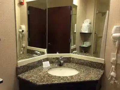 Comfort Inn & Suites LaGuardia Airport - 41