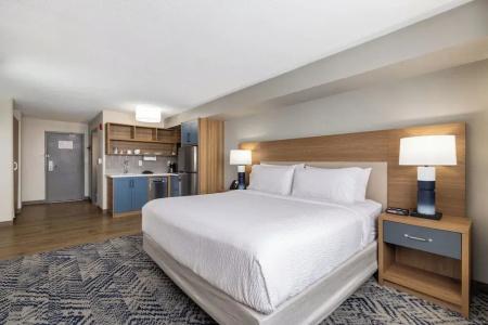 Holiday Inn & Suites, an IHG - 21