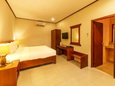 Yulia Beach Inn Kuta - 23