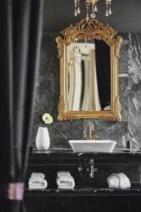 Bohemian Suites Athens - 191