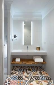 Atocha Madrid, Tapestry Collection by Hilton - 70