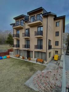 Gold Kazbegi - 1