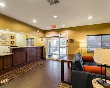 Comfort Inn East - 12