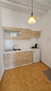 Eleanna's - 122