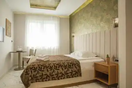 Garni Boutique Arta - 16