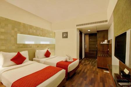 Monarch Luxur - Infantry Road - 6