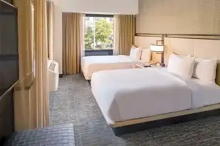 DoubleTree by Hilton & Suites - 68