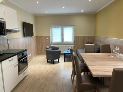 Select Suites & Aparts - 102