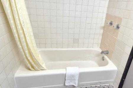 Edgebrook Motel - 9