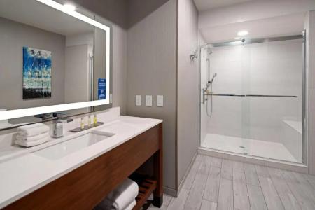DoubleTree by Hilton - 57