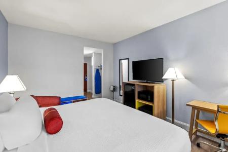 Days Inn & Suites by Wyndham - 31