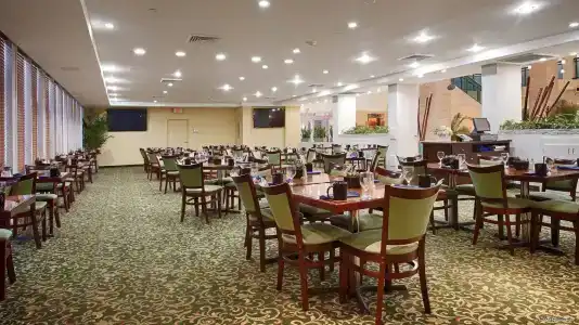 Best Western Plus Atlantic Beach Resort - 40