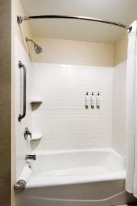 Fairfield Inn & Suites by Marriott Central - 43