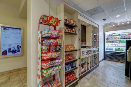Hampton Inn Tropicana Las Vegas - 12