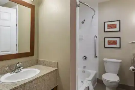 Comfort Inn & Suites Beach - 7