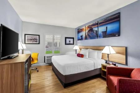 Days Inn & Suites by Wyndham - 118