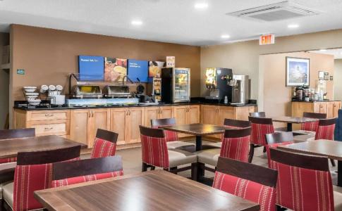 Comfort Inn & Suites - 26