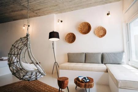 Mesanto Luxury Suites - 11