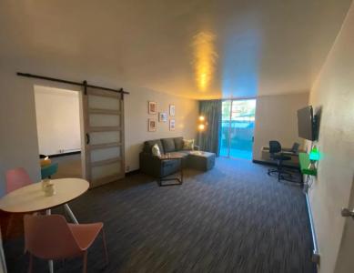 Days Inn by Wyndham Los Angeles - 37