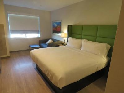 Wyndham Garden - 12