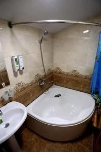 Hilton Plaza 777 - 70