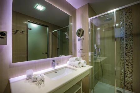 Alexandra Beach Resort & Spa - 9